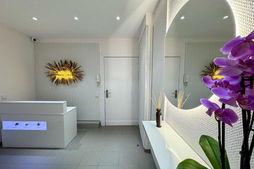 Heller Empfangsbereich im Alaa Beauty House